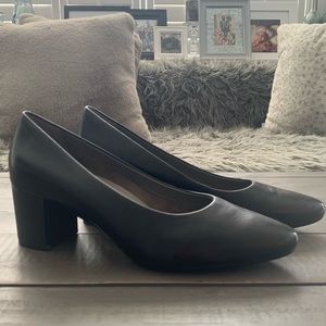 Aerosoles Black Leather Pumps NWOT